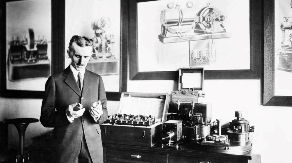 Nikola Tesla invente le moteur à courant alternatif