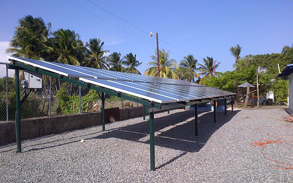 Onduleur de pompe à eau solaire de 11 kW à Domingo, Dominique