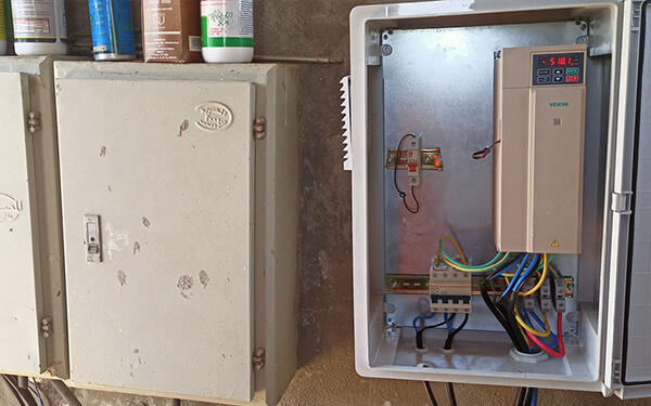 Onduleur de pompe à eau solaire de 11 kW à Minya, Égypte