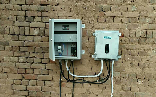 Onduleur de pompe à eau solaire de 7,5 kW à Lahore, au Pakistan