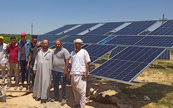 Onduleur de pompe à eau solaire de 18 kW à Fayoum, Égypte