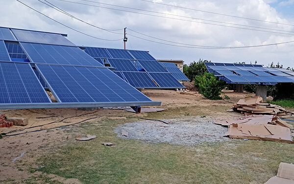 Onduleur de pompe à eau solaire de 18 kW à Fayoum, Égypte